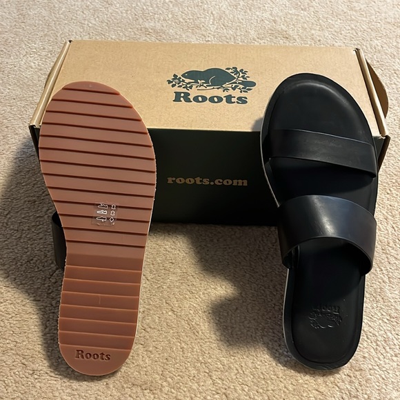 💜 HOST PICK 💜 Roots Kingston Sandal in Black - Picture 7 of 9